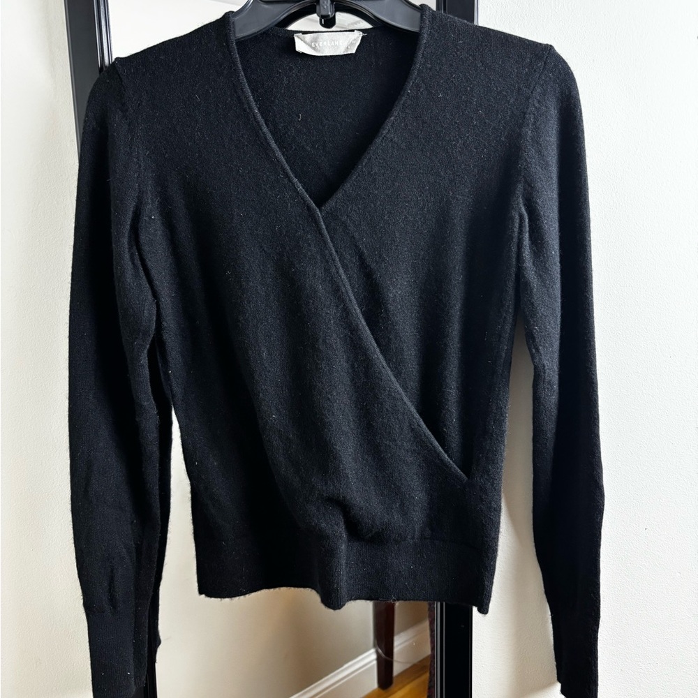 Everlane v-neck wrap style cashmere sweater in black